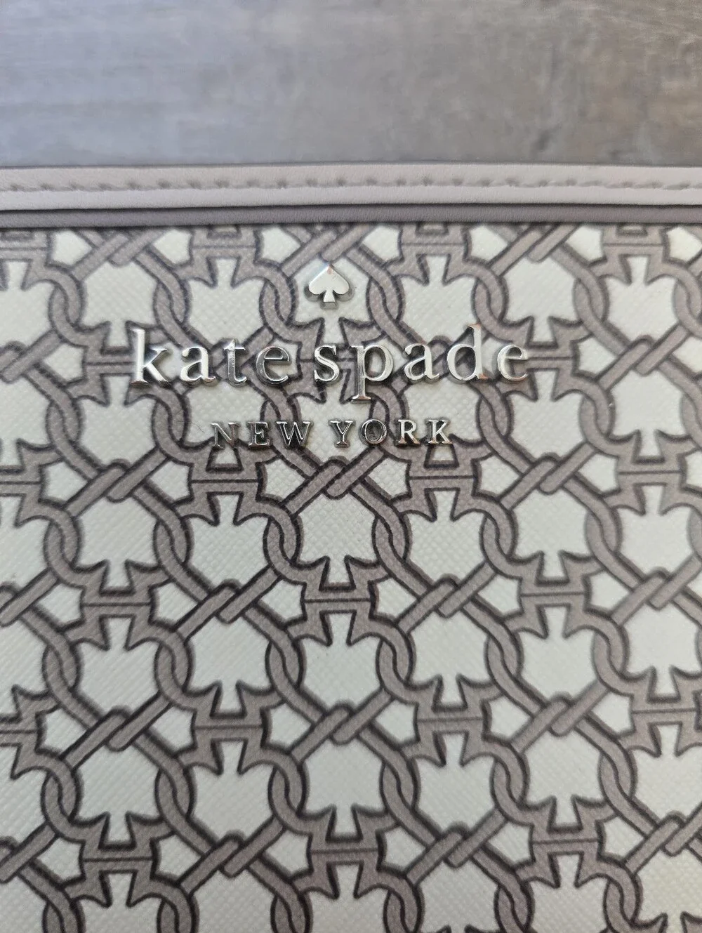 Kate Spade Spade Link Large Continental Wallet in a cream/tan geo pattern